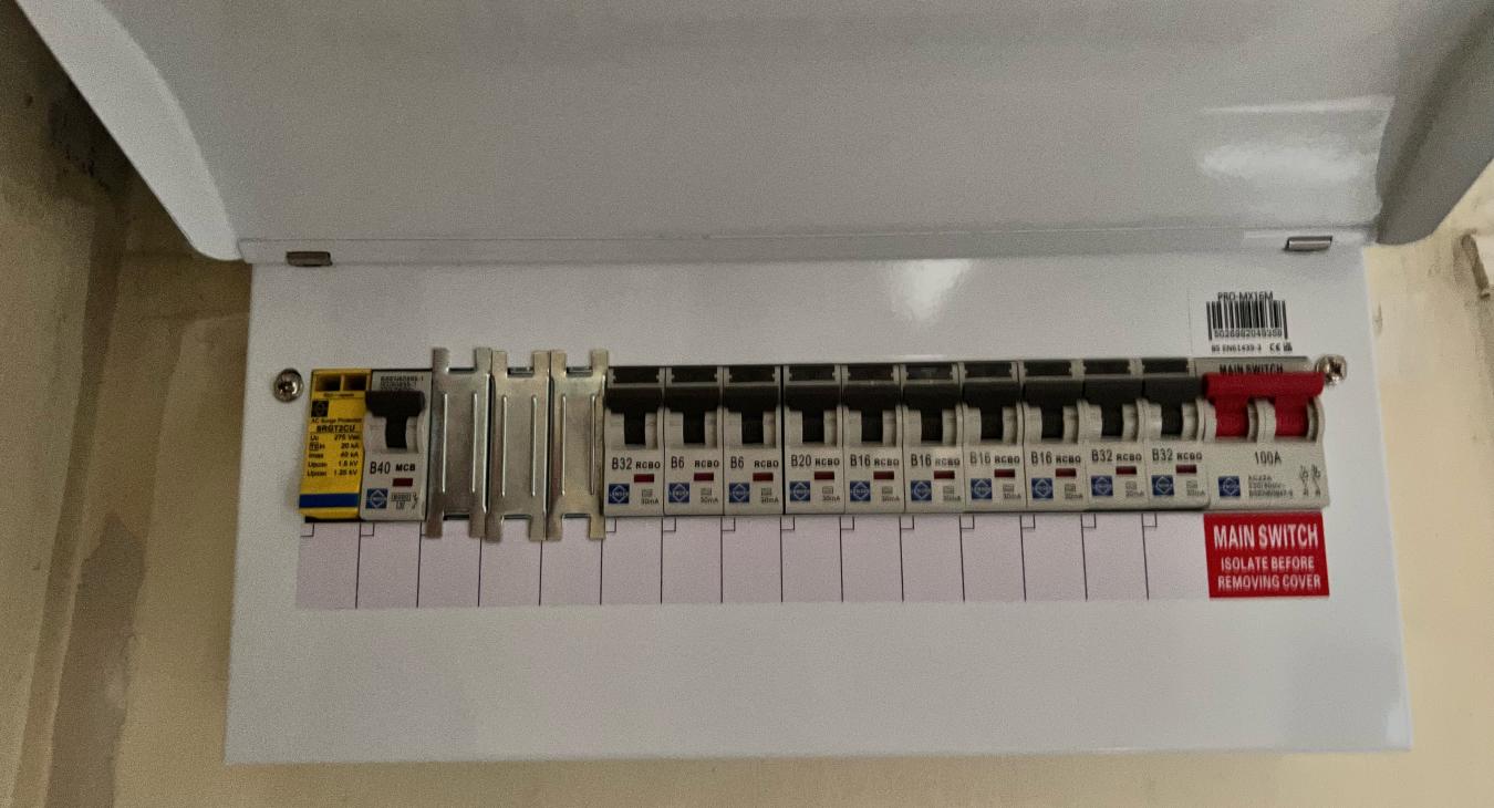 Consumer unit with RCBO's and SPD protection